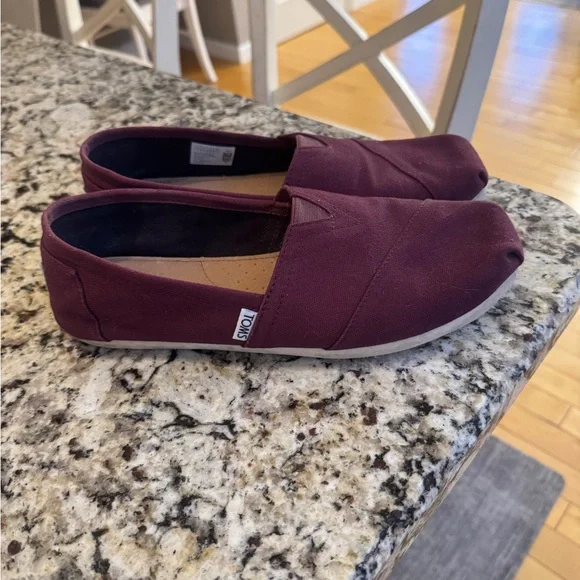TOMS Burgundy Slip-On Shoes - Picture 5 of 6